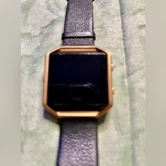 Fitbit Blaze with Gold and Black Watch Strap - Picture 2 of 5